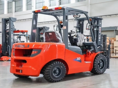 Why Diesel Forklifts Still Dominate Heavy-Duty Material Handling in 2026