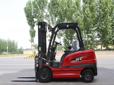 The Evolution and Market Trends of Four-Wheel Counterbalance Forklifts