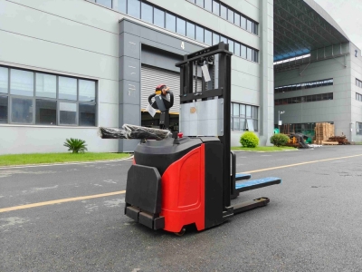 Electric Pallet Stackers: Transforming Warehouse Operations