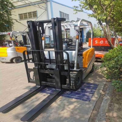 4WD Wheel Drive Electric Forklift CPD15 Mini 1.5tons Loading Capacity Battery Powered Forklift Truck