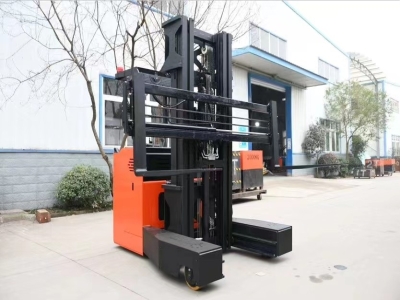 Four-Way Forklifts vs Traditional Forklifts: Which Solution Maximizes Warehouse Space and Efficiency?